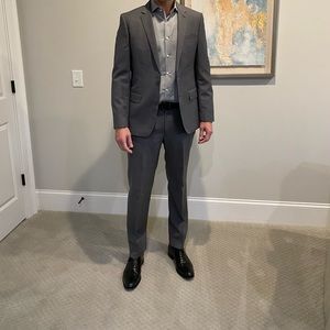 Hugo Boss Mens Grey 2 piece suit size 40R